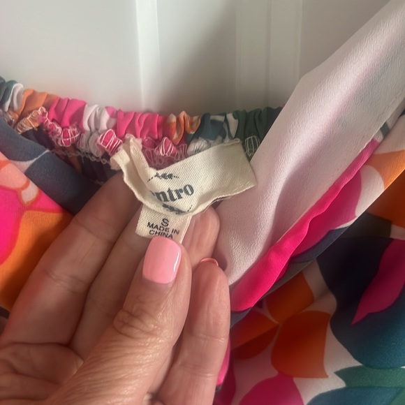 Entro Size Small Floral Maxi Dress Keyhole opening inthe front - Picture 5 of 11